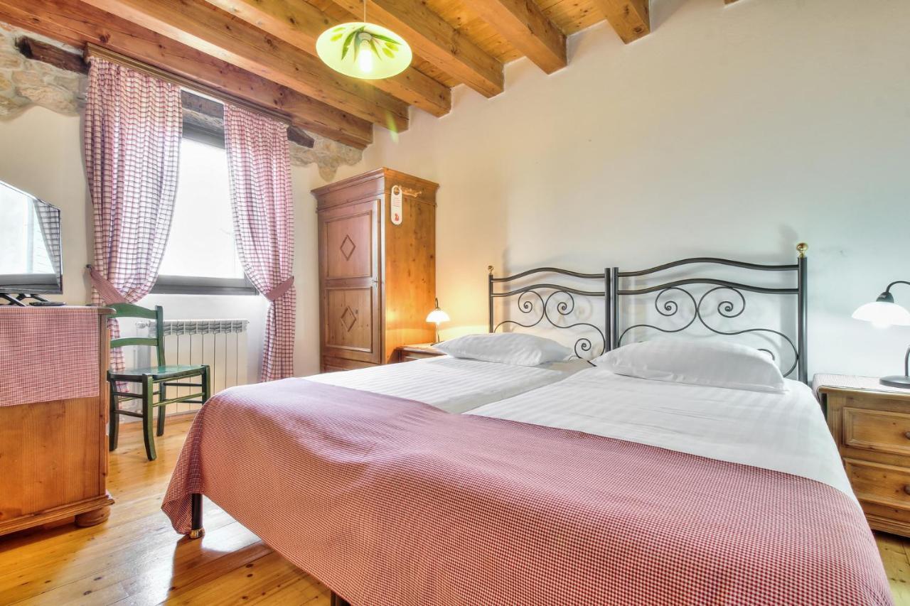Casa Romantica La Parenzana Buje Esterno foto