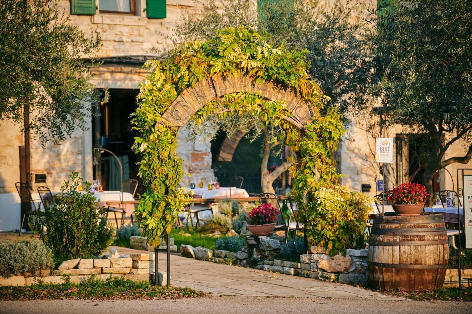 Casa Romantica La Parenzana Buje Esterno foto