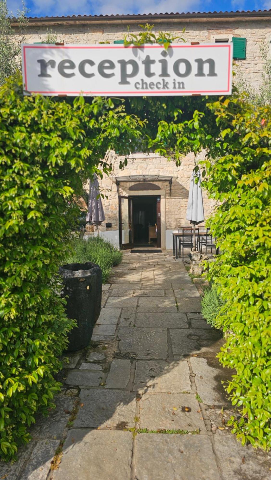 Casa Romantica La Parenzana Buje Esterno foto