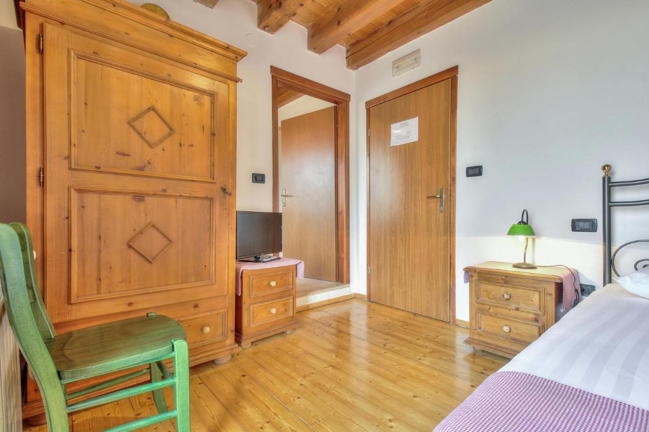 Casa Romantica La Parenzana Buje Esterno foto